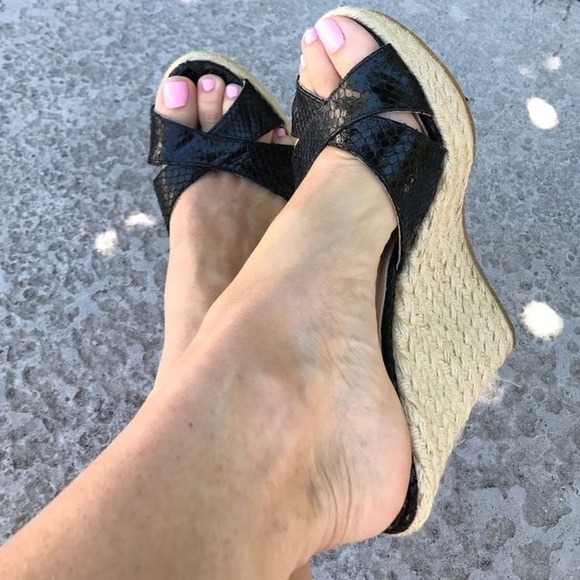 Jimmy Choo Women's snake leather Black Slides - Picture 6 of 6